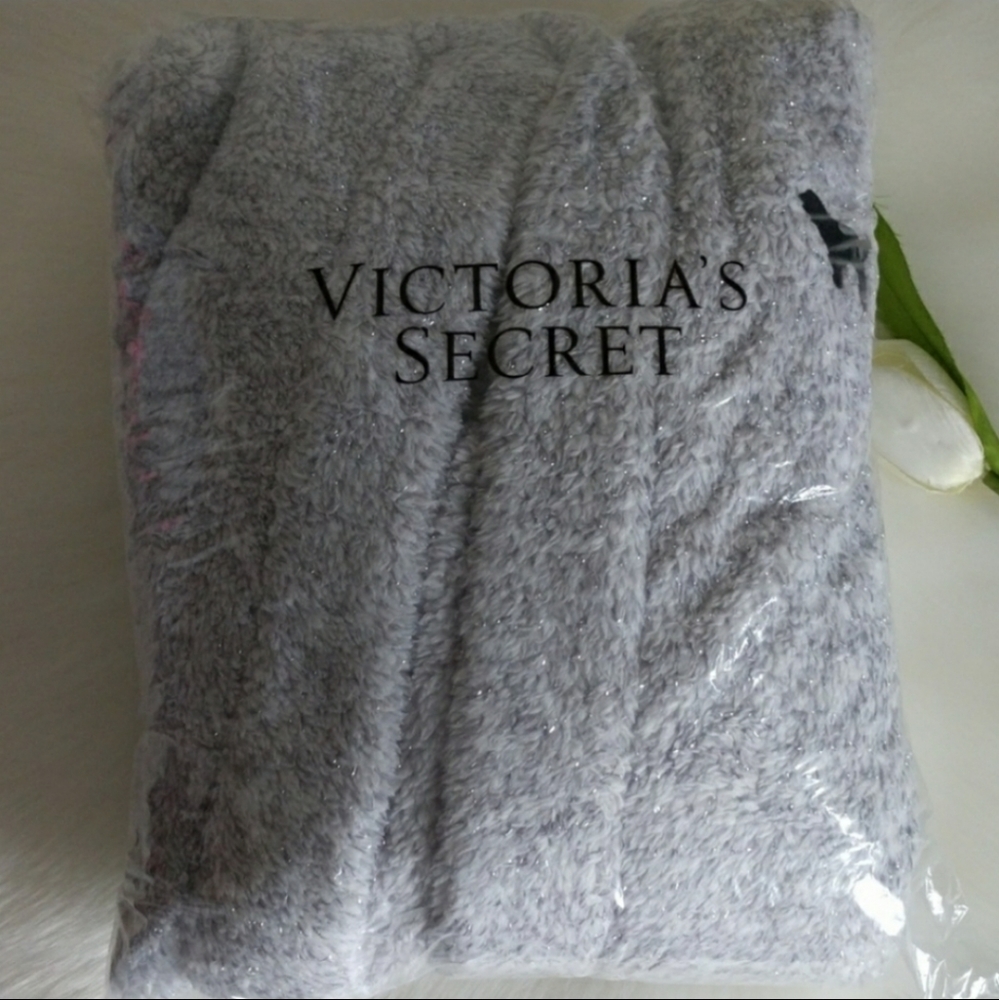 LAST💕Size XS/S PINK VICTORIA'S SECRET SHERPA ROBE - Picture 4 of 5